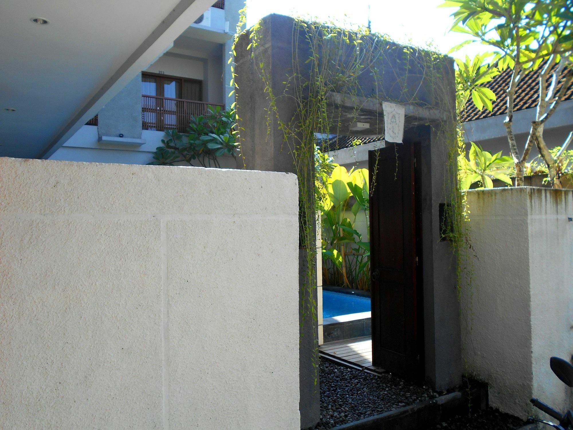 Reddoorz At Kerobokan Seminyak 2 Экстерьер фото